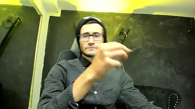 Snapshot of Loggan_donnelly chatting on September 24, 8:23 pm Loggan donnelly online show from September 24, 8:23 pm