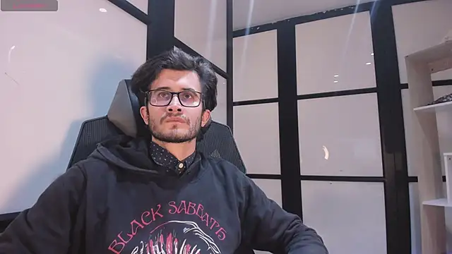 Snapshot of Loggan_donnelly chatting on September 25, 8:23 pm Loggan donnelly online show from September 25, 8:23 pm