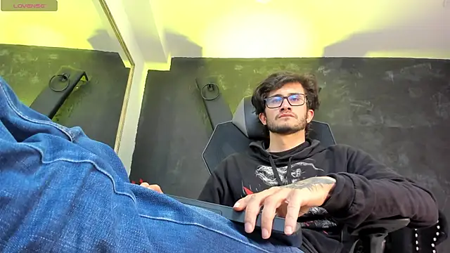 Snapshot of Loggan_donnelly chatting on September 26, 9:52 pm Loggan donnelly online show from September 26, 9:52 pm