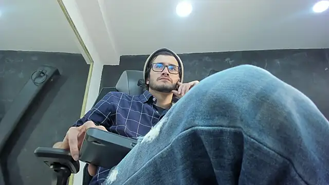 Snapshot of Loggan_donnelly chatting on October 4, 8:40 pm Loggan donnelly online show from October 4, 8:40 pm