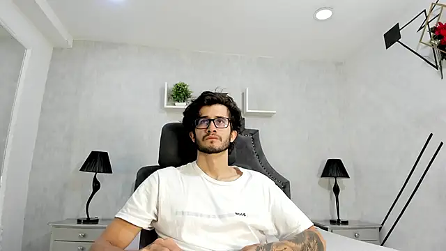 Snapshot of Loggan_donnelly chatting on October 5, 5:44 pm Loggan donnelly online show from October 5, 5:44 pm