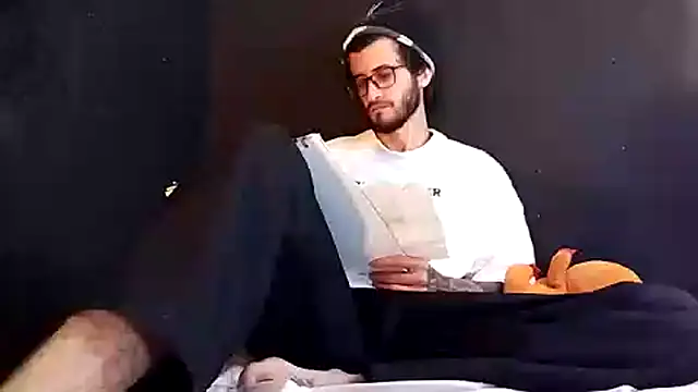 Snapshot of Loggan_donnelly chatting on October 27, 7:29 pm Loggan donnelly online show from October 27, 7:29 pm