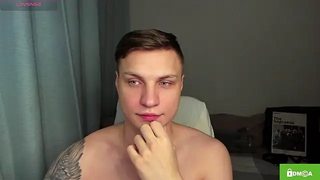 handsome guy01 online show from May 4, 5:42 pm