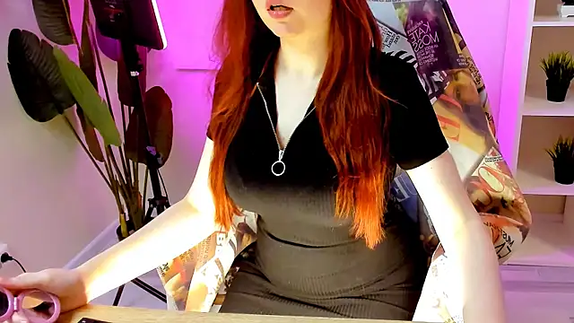 CarolGiggly online show from April 29, 11:11 pm