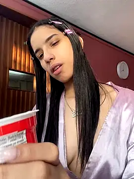 Snapshot of Praga_Pink chatting on October 20, 11:32 am Praga Pink online show from October 20, 11:32 am