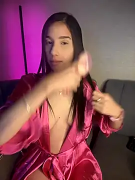 Snapshot of Praga_Pink chatting on November 13, 5:28 am Praga Pink online show from November 13, 5:28 am