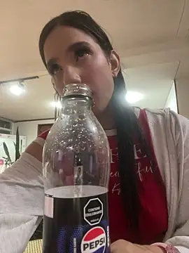 Snapshot of Praga_Pink chatting on February 18, 1:01 am Praga Pink online show from February 18, 1:01 am