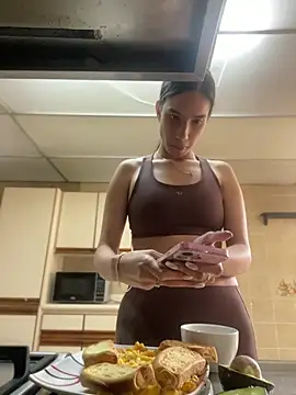 Snapshot of Praga_Pink chatting on February 19, 2:35 pm Praga Pink online show from February 19, 2:35 pm