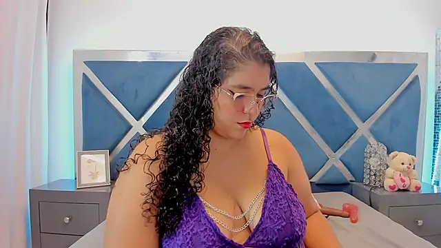 Tiffanymiller00 online show from May 2, 2:22 pm