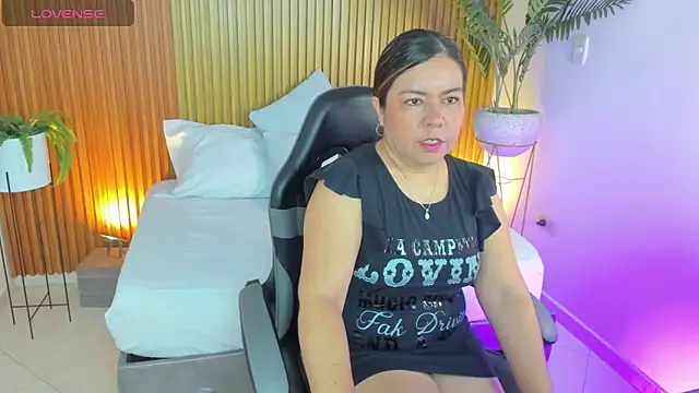 Snapshot of nahia_13 chatting on May 2, 12:43 pm nahia 13 online show from May 2, 12:43 pm