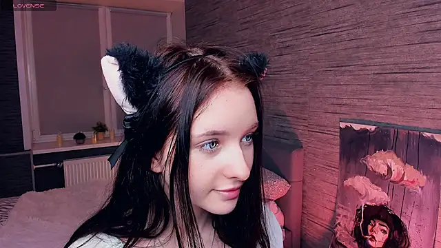 MerylHedley online show from December 13, 1:22 pm