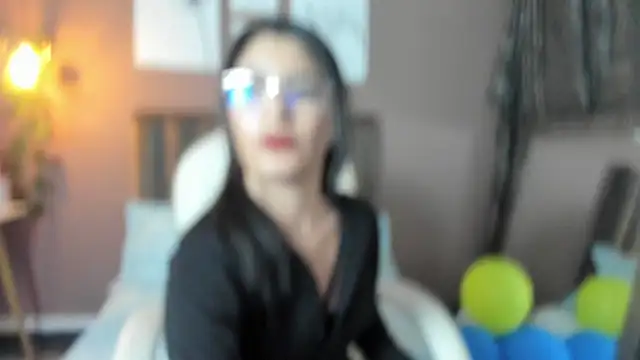 Snapshot of lunaalynch chatting on December 18, 8:03 pm lunaalynch online show from December 18, 8:03 pm