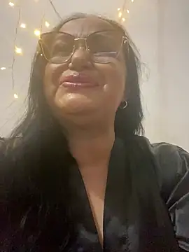 Snapshot of GiaNahomi chatting on January 1, 11:18 pm GiaNahomi online show from January 1, 11:18 pm