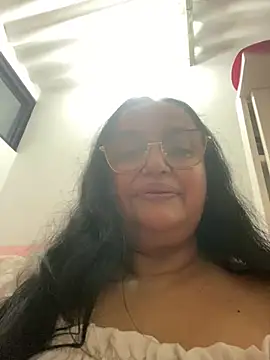 Snapshot of GiaNahomi chatting on January 5, 4:04 am GiaNahomi online show from January 5, 4:04 am