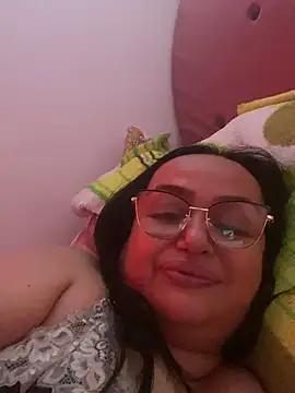 Snapshot of GiaNahomi chatting on January 5, 7:28 pm GiaNahomi online show from January 5, 7:28 pm