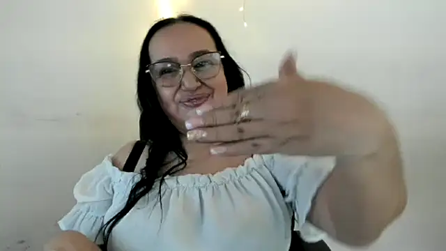 Snapshot of GiaNahomi chatting on January 26, 2:35 am GiaNahomi online show from January 26, 2:35 am
