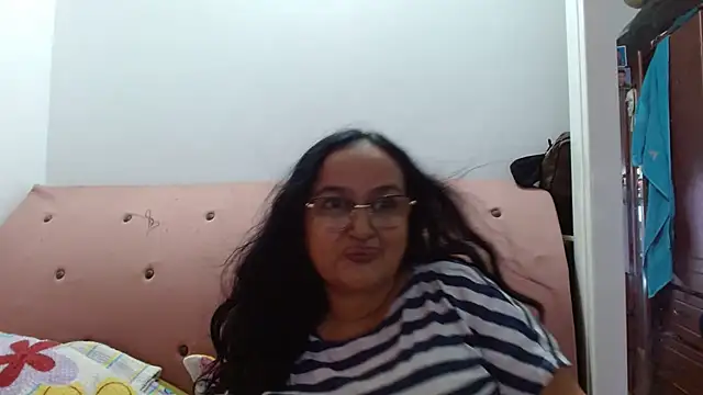 Snapshot of GiaNahomi chatting on February 14, 8:05 pm GiaNahomi online show from February 14, 8:05 pm
