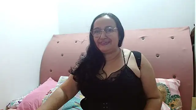 Snapshot of GiaNahomi chatting on February 23, 10:53 pm GiaNahomi online show from February 23, 10:53 pm
