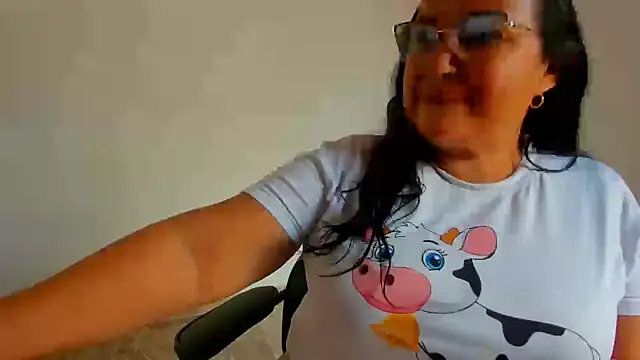 Snapshot of GiaNahomi chatting on March 8, 7:20 pm GiaNahomi online show from March 8, 7:20 pm