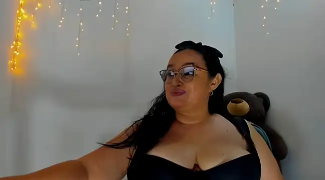 Snapshot of GiaNahomi chatting on March 11, 11:37 pm GiaNahomi online show from March 11, 11:37 pm