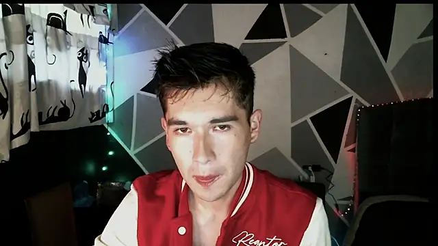 Snapshot of samael1107 chatting on December 23, 10:01 pm samael1107 online show from December 23, 10:01 pm