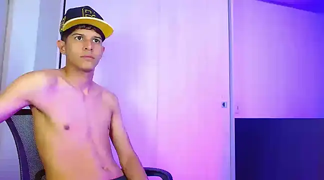 Snapshot of LiamGadiell chatting on December 16, 3:30 am LiamGadiell online show from December 16, 3:30 am