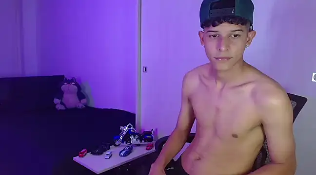 Snapshot of LiamGadiell chatting on February 9, 12:06 am LiamGadiell online show from February 9, 12:06 am