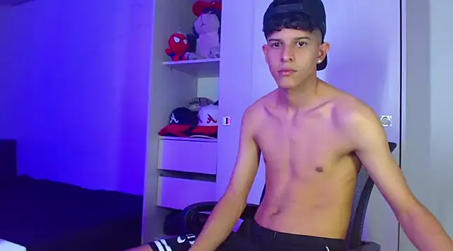 Snapshot of LiamGadiell chatting on February 17, 2:53 am LiamGadiell online show from February 17, 2:53 am