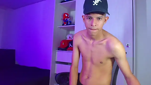 Snapshot of LiamGadiell chatting on February 20, 1:46 am LiamGadiell online show from February 20, 1:46 am