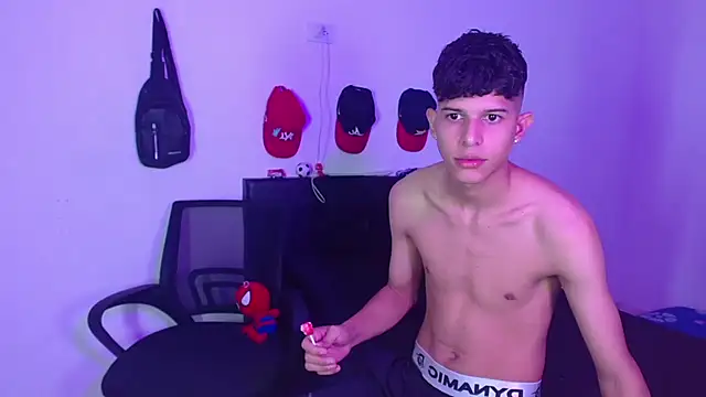 Snapshot of LiamGadiell chatting on February 24, 4:16 am LiamGadiell online show from February 24, 4:16 am