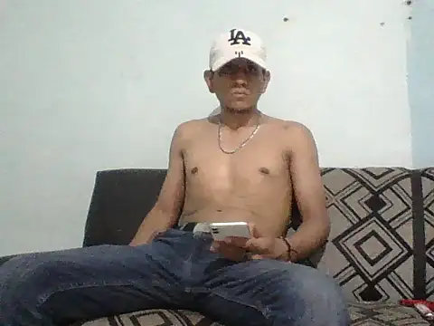 Snapshot of oiram27 chatting on September 24, 5:33 am oiram27 online show from September 24, 5:33 am