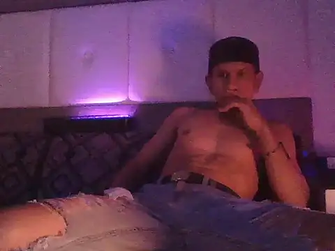 Snapshot of oiram27 chatting on December 4, 8:50 pm oiram27 online show from December 4, 8:50 pm