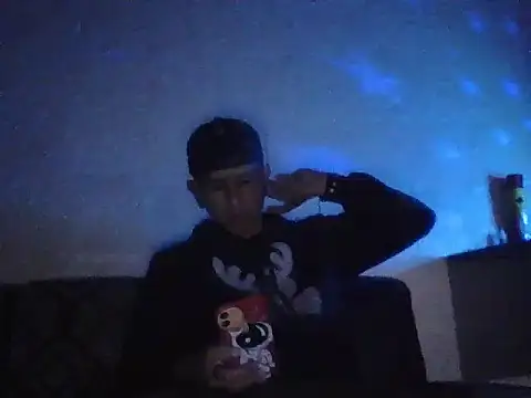 Snapshot of oiram27 chatting on December 22, 12:57 pm oiram27 online show from December 22, 12:57 pm