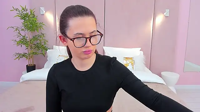 milaleoneli online show from February 3, 12:36 pm