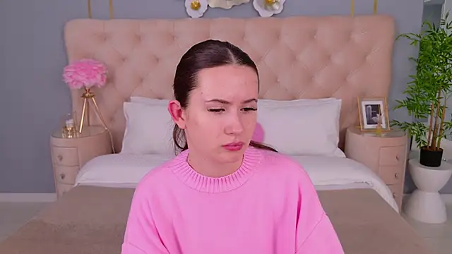 milaleoneli online show from March 3, 12:37 pm