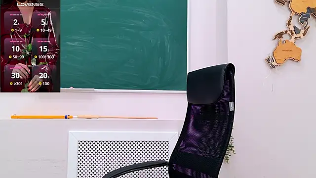 milaleoneli online show from March 18, 2:53 pm