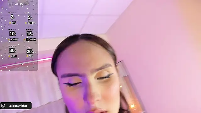 Snapshot of Aliison_Smith chatting on March 9, 5:11 am Aliison Smith online show from March 9, 5:11 am