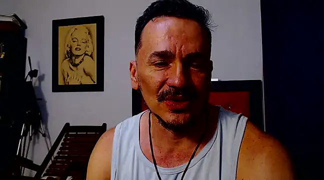 Snapshot of theroomboy chatting on December 10, 12:28 am theroomboy online show from December 10, 12:28 am