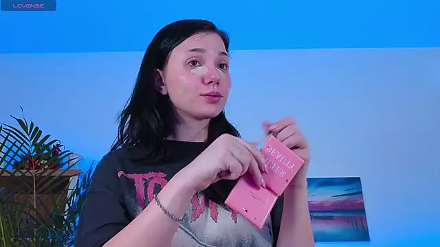 AveryWillow online show from January 12, 6:57 pm