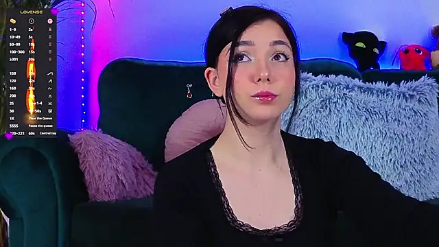 AveryWillow online show from March 6, 11:12 pm