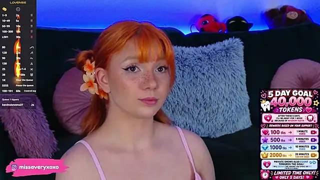 AveryWillow online show from May 3, 11:22 pm