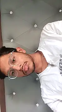 skinnyyyyyyyyy online show from January 19, 7:04 am