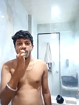 skinnyyyyyyyyy online show from May 2, 3:33 am