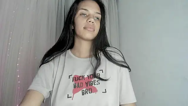 Snapshot of IvyLayla_ chatting on December 20, 2:19 am IvyLayla online show from December 20, 2:19 am