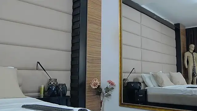 Snapshot of ClaraEcho chatting on December 11, 10:36 am ClaraEcho online show from December 11, 10:36 am