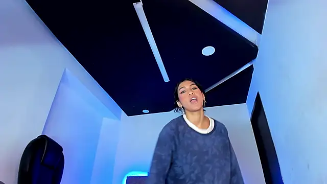 MiaCavallii  online show from January 28, 9:19 am