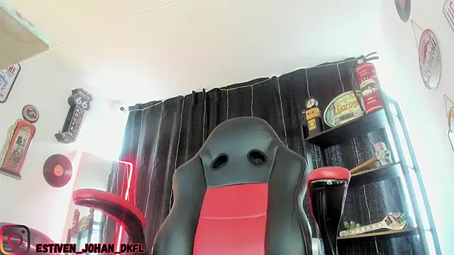 Snapshot of the_beast_master_ chatting on February 14, 8:49 pm the beast master online show from February 14, 8:49 pm