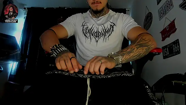 Snapshot of the_beast_master_ chatting on April 29, 9:21 pm the beast master online show from April 29, 9:21 pm