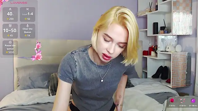 Snapshot of White_Lioness chatting on October 21, 3:13 pm White Lioness online show from October 21, 3:13 pm