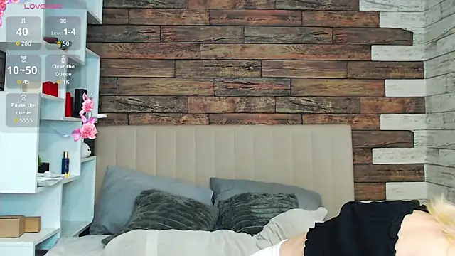 Snapshot of White_Lioness chatting on March 30, 4:52 pm White Lioness online show from March 30, 4:52 pm